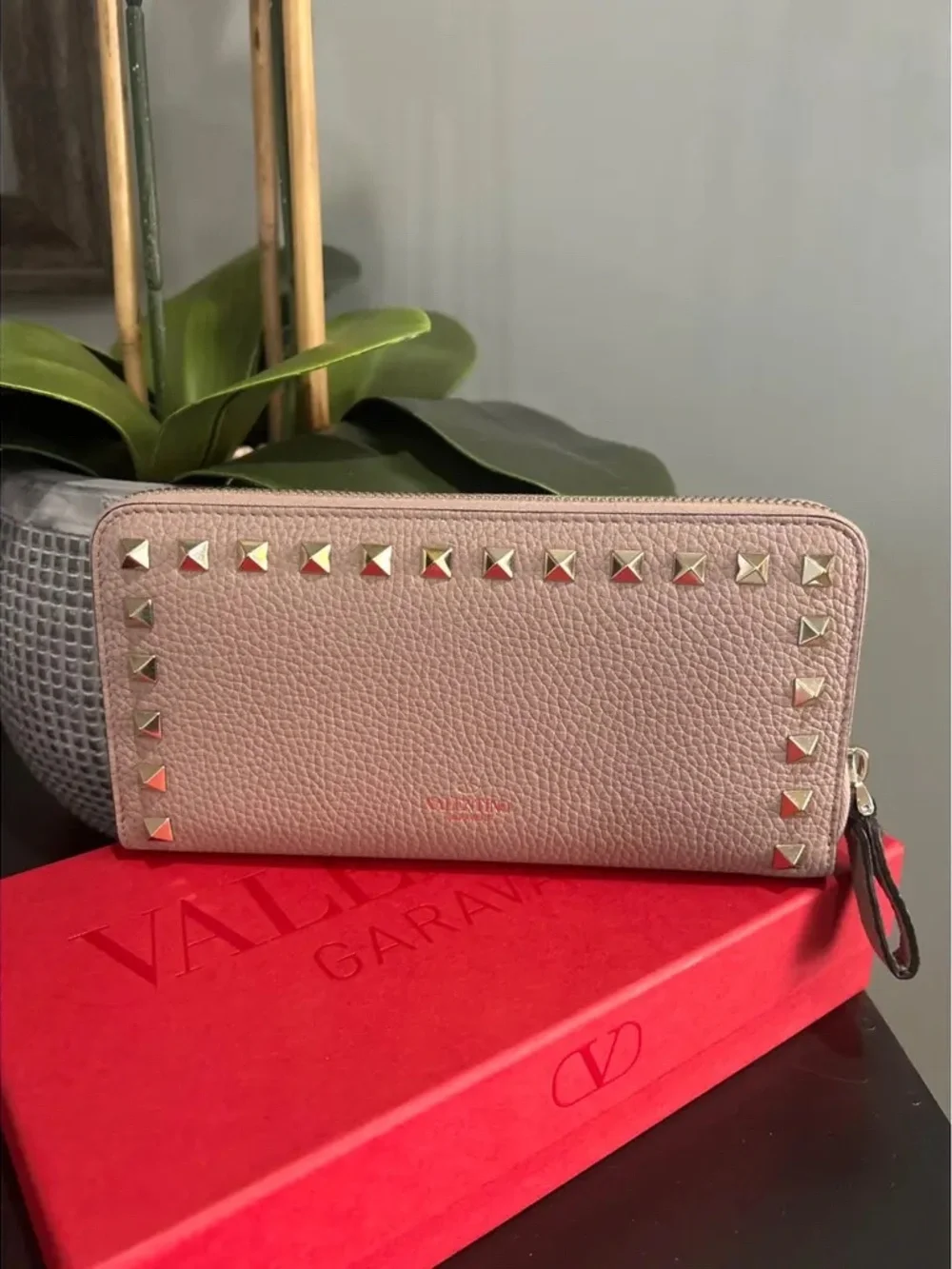 Valentino Garavani Rockstud Zipper Wallet Beige Leather In Box Authentic